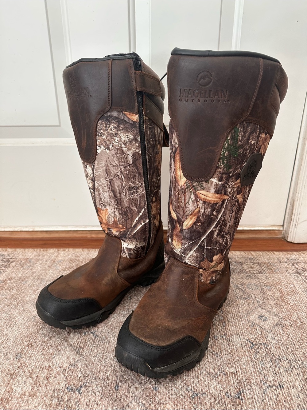 Magellan Snake Sheild Brown/Camo Men's Hunting Boots - size 8.5